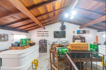 Casa à venda com 192m², 2 quartos e 2 vagas Casa à venda com 192m², 2 quartos e 2 vagasSótão