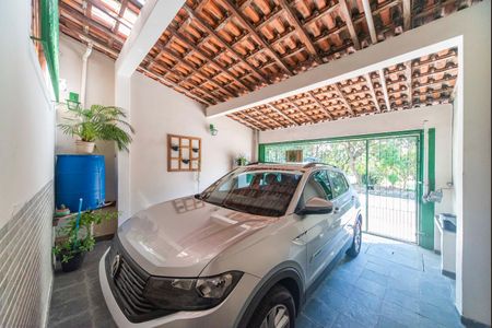 Casa à venda com 192m², 2 quartos e 2 vagas Casa à venda com 192m², 2 quartos e 2 vagasGaragem