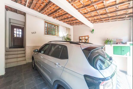 Casa à venda com 192m², 2 quartos e 2 vagas Casa à venda com 192m², 2 quartos e 2 vagasGaragem