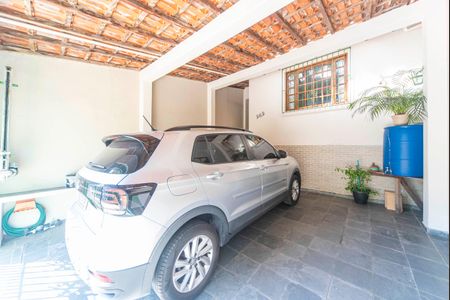 Casa à venda com 192m², 2 quartos e 2 vagas Casa à venda com 192m², 2 quartos e 2 vagasGaragem