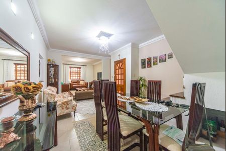 Casa à venda com 192m², 2 quartos e 2 vagas Casa à venda com 192m², 2 quartos e 2 vagasSala de Jantar