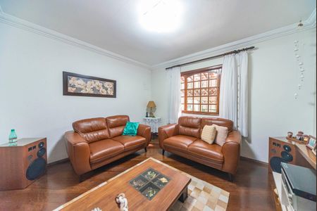 Casa à venda com 192m², 2 quartos e 2 vagas Casa à venda com 192m², 2 quartos e 2 vagasSala