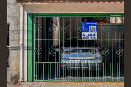 Casa à venda com 192m², 2 quartos e 2 vagas Casa à venda com 192m², 2 quartos e 2 vagasFachada