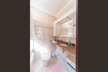 Casa à venda com 192m², 2 quartos e 2 vagas Casa à venda com 192m², 2 quartos e 2 vagasBanheiro da suíte