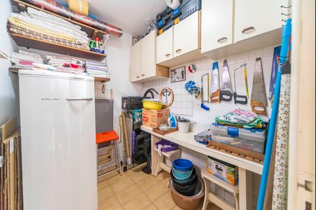 Casa à venda com 192m², 2 quartos e 2 vagas Casa à venda com 192m², 2 quartos e 2 vagasQuarto de Serviço