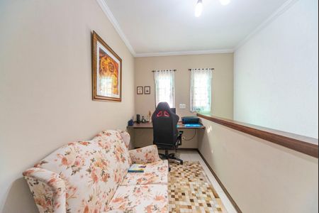 Casa à venda com 192m², 2 quartos e 2 vagas Casa à venda com 192m², 2 quartos e 2 vagasHall da escada e escritório