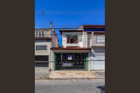 Casa à venda com 192m², 2 quartos e 2 vagas Casa à venda com 192m², 2 quartos e 2 vagasFachada