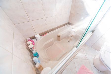 Casa à venda com 192m², 2 quartos e 2 vagas Casa à venda com 192m², 2 quartos e 2 vagasBanheiro da suíte