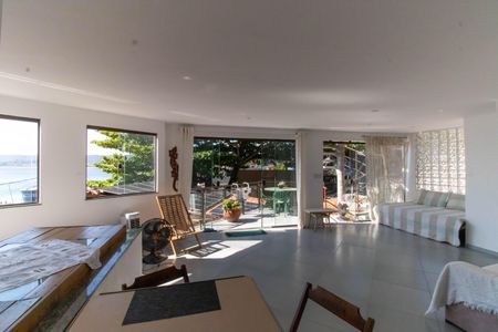 Casa à venda com 164m², 3 quartos e sem vagaSala