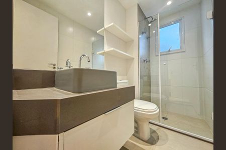 Apartamento para alugar com 66m², 2 quartos e 2 vagas Apartamento para alugar com 66m², 2 quartos e 2 vagasBanheiro da Suíte