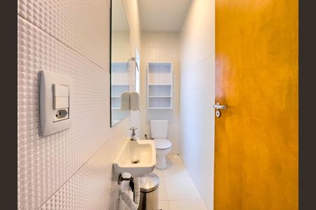 Casa à venda com 120m², 2 quartos e sem vaga Casa à venda com 120m², 2 quartos e sem vagaBanheiro de serviço