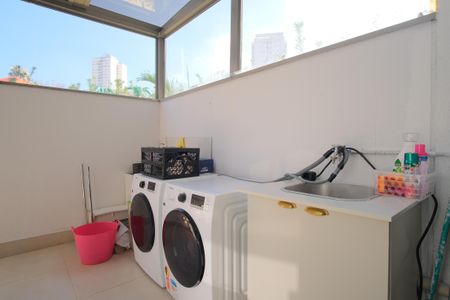 Apartamento para alugar com 165m², 3 quartos e 2 vagasÁrea de Serviço