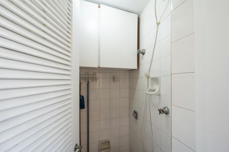 Banheiro de Serviço de apartamento para alugar com 3 quartos, 98m² em Vila Clementino, São Paulo