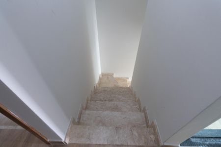 Casa à venda com 100m², 3 quartos e 1 vagaEscada