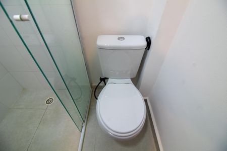 Banheiro de kitnet/studio para alugar com 1 quarto, 63m² em Campo Belo, São Paulo