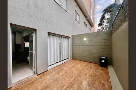 Casa de condomínio à venda com 115m², 3 quartos e 2 vagasQuintal