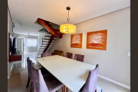 Casa de condomínio à venda com 115m², 3 quartos e 2 vagasSala