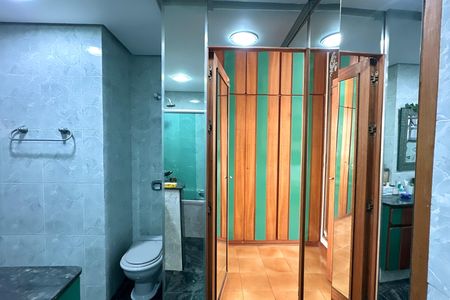 Apartamento à venda com 275m², 4 quartos e sem vaga Apartamento à venda com 275m², 4 quartos e sem vagaBanheiro da Suíte