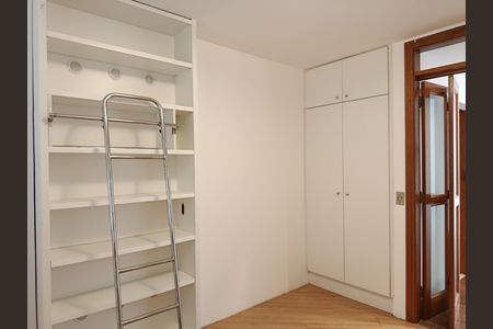 Apartamento à venda com 175m², 3 quartos e 1 vaga Apartamento à venda com 175m², 3 quartos e 1 vagaQuarto 2