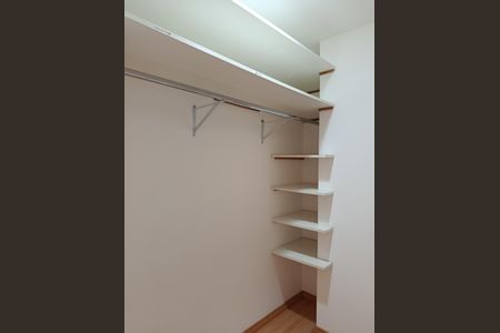 Apartamento à venda com 175m², 3 quartos e 1 vaga Apartamento à venda com 175m², 3 quartos e 1 vagaCloset da suíte