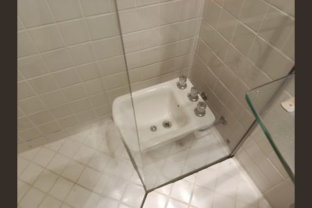 Apartamento à venda com 175m², 3 quartos e 1 vaga Apartamento à venda com 175m², 3 quartos e 1 vagaBanheiro social