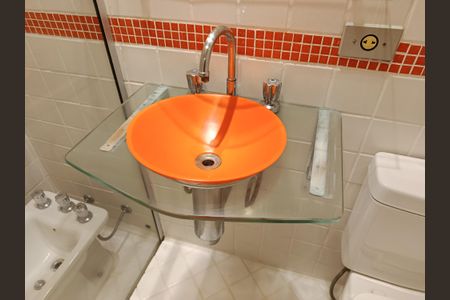 Apartamento à venda com 175m², 3 quartos e 1 vaga Apartamento à venda com 175m², 3 quartos e 1 vagaBanheiro social