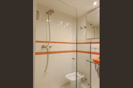 Apartamento à venda com 175m², 3 quartos e 1 vaga Apartamento à venda com 175m², 3 quartos e 1 vagaBanheiro social