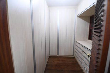 Casa de condomínio para alugar com 550m², 4 quartos e 4 vagasCloset da Suíte