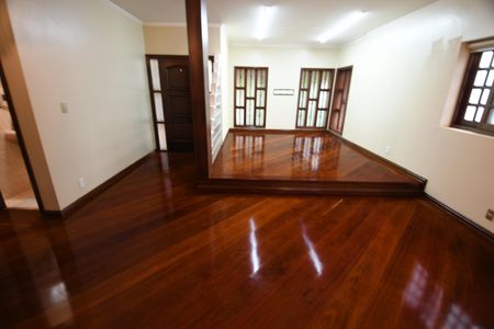 Sala de casa de condomínio para alugar com 4 quartos, 550m² em Residencial Parque Rio das Pedras, Campinas