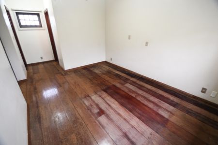 Casa de condomínio para alugar com 550m², 4 quartos e 4 vagasSuíte