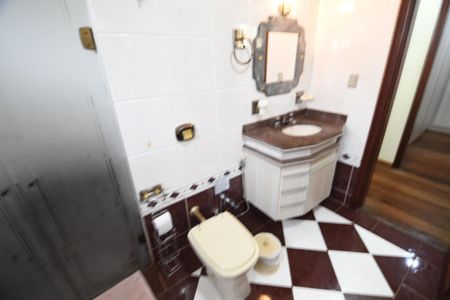 Casa de condomínio para alugar com 550m², 4 quartos e 4 vagasBanheiro da Suíte