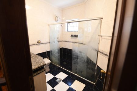 Casa de condomínio para alugar com 550m², 4 quartos e 4 vagasBanheiro Social