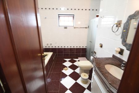 Casa de condomínio para alugar com 550m², 4 quartos e 4 vagasBanheiro da Suíte