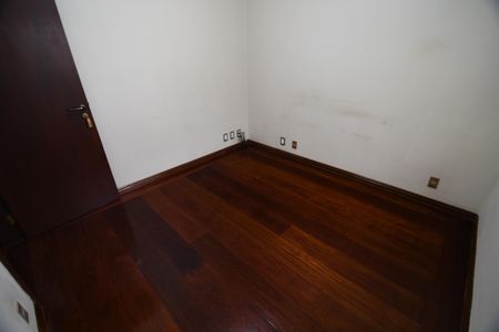 Casa de condomínio para alugar com 550m², 4 quartos e 4 vagasEscritório