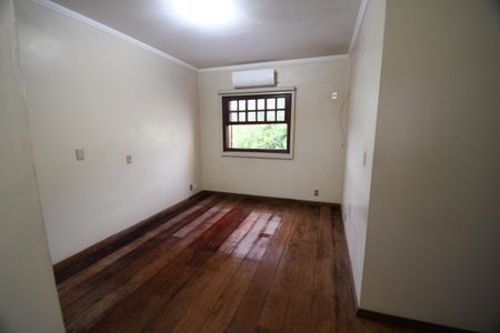 Casa de condomínio para alugar com 550m², 4 quartos e 4 vagasSuíte