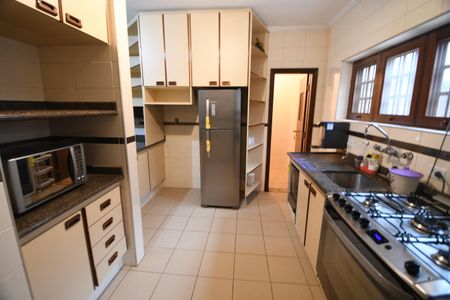 Casa de condomínio para alugar com 550m², 4 quartos e 4 vagasCozinha