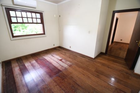 Casa de condomínio para alugar com 550m², 4 quartos e 4 vagasSuíte