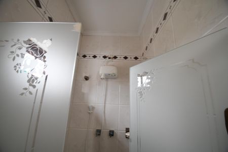 Casa de condomínio para alugar com 550m², 4 quartos e 4 vagasBanheiro da Suíte