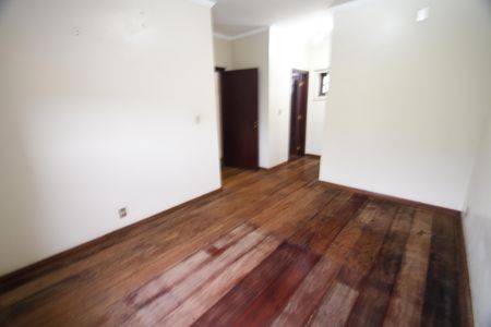 Casa de condomínio para alugar com 550m², 4 quartos e 4 vagasSuíte