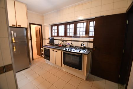 Casa de condomínio para alugar com 550m², 4 quartos e 4 vagasCozinha