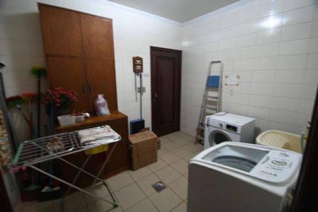 Casa de condomínio para alugar com 550m², 4 quartos e 4 vagasÁrea de Serviço