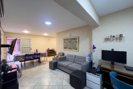 Casa à venda com 180m², 2 quartos e 2 vagasSala