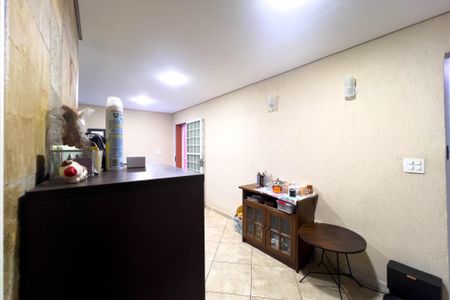 Casa à venda com 180m², 2 quartos e 2 vagasSala