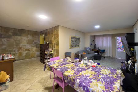 Casa à venda com 180m², 2 quartos e 2 vagasSala