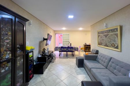 Casa à venda com 180m², 2 quartos e 2 vagasSala