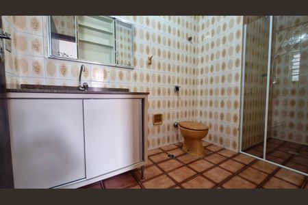 Casa à venda com 250m², 5 quartos e 2 vagasBanheiro da Suíte