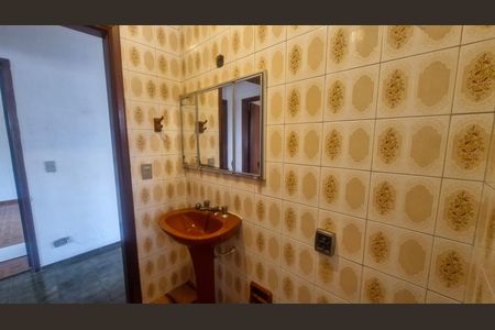 Casa à venda com 250m², 5 quartos e 2 vagasBanheiro social