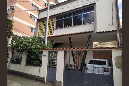Casa à venda com 200m², 5 quartos e 3 vagasFachada