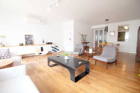 Apartamento para alugar com 168m², 3 quartos e 2 vagas Apartamento para alugar com 168m², 3 quartos e 2 vagasSala