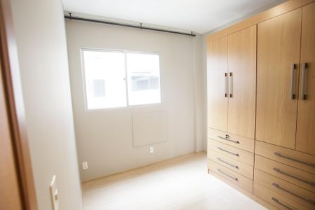 Quarto 1 de apartamento para alugar com 2 quartos, 48m² em Jacarepaguá, Rio de Janeiro